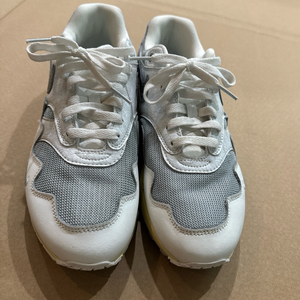 This Nike Air Max 1 sneaker, men's size 9.5